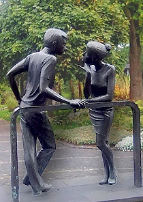 Präötken - Bronzeskulptur 'Flirt' von Jürgen Ebert